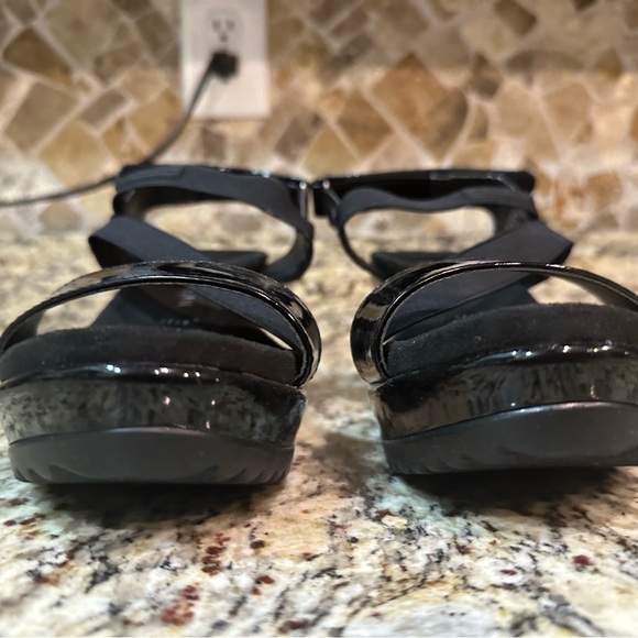 NEW Anne Klein iflex Black Patent Wedge Sandals Size 8 - Picture 3 of 9